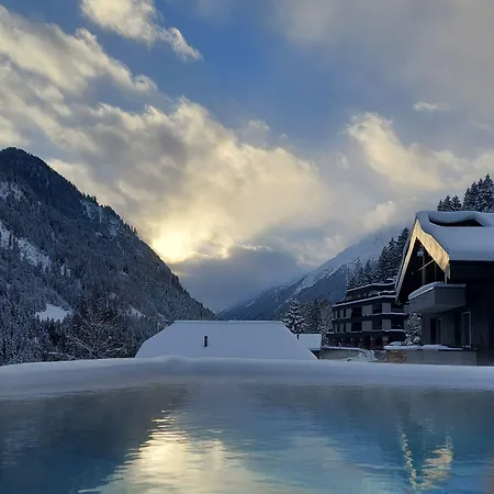 Sunshine Superior Hotel 4*